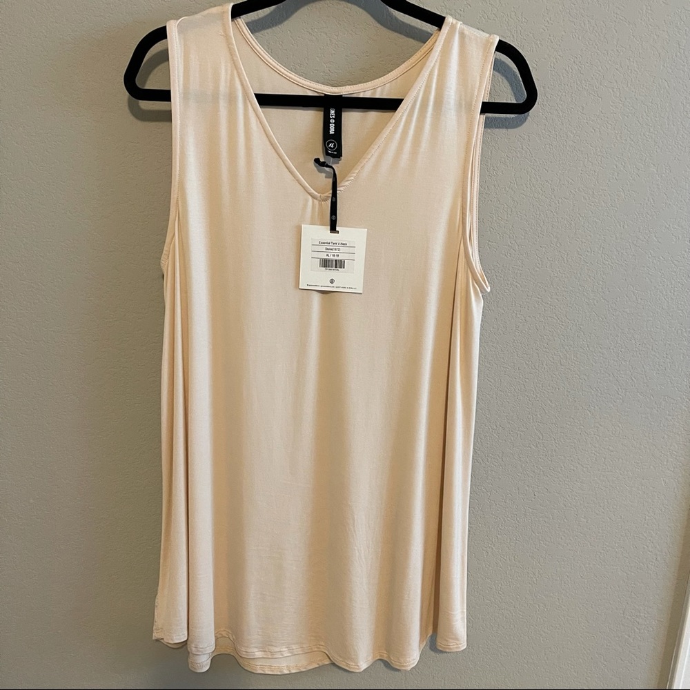 Agnes & Dora Cream Sleeveless V-Neck Tank Top